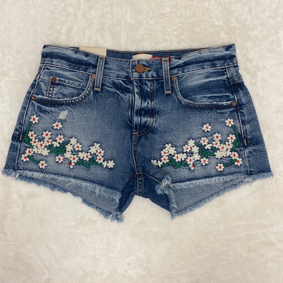 Alice + Olivia Pants - Alice and Olivia Best Intentions shorts. Embroidered daisies, button fly. NWT.